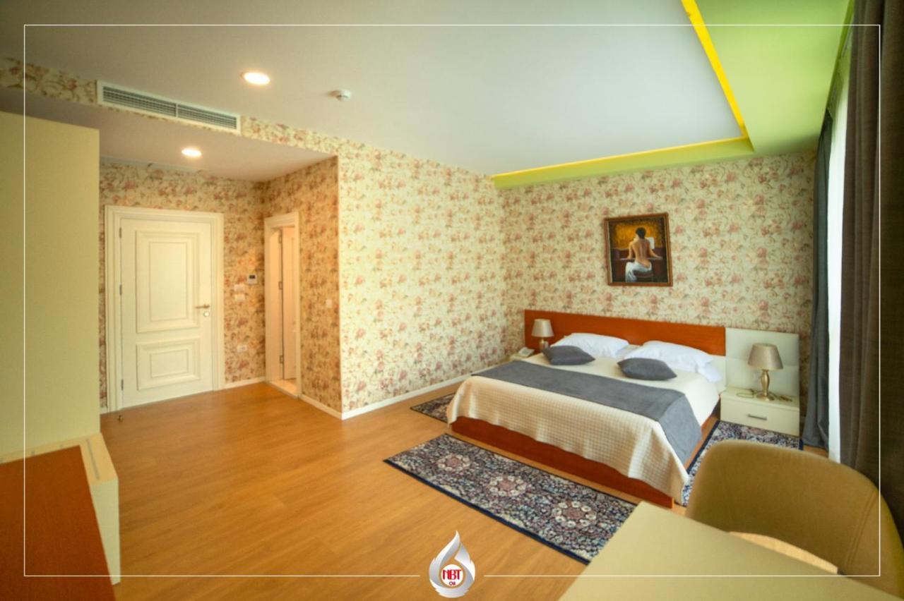 Nbt Hotel Reps Kukes ภายนอก รูปภาพ