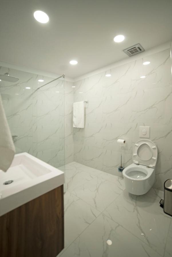 Nbt Hotel Reps Kukes ภายนอก รูปภาพ